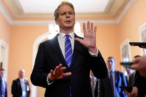 FILE PHOTO: U.S. Treasury Secretary Scott Bessent speaks to reporters at the U.S. Capitol as Republican lawmakers struggle to pass U.S. President Donald Trump?s sweeping spending and tax bill, on Capitol Hill in Washington, D.C., U.S., June 27, 2025. REUTERS/Elizabeth Frantz/File Photo ORG XMIT: FW1