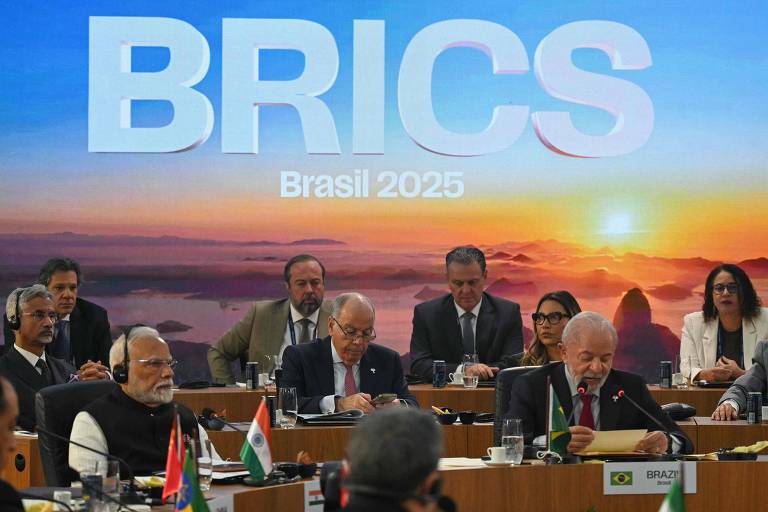 IA não pode ser instrumento de manipulação na mão de bilionários, diz Lula no Brics