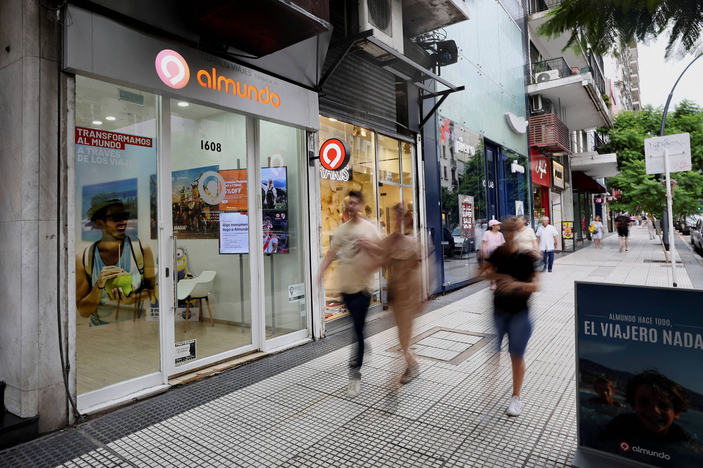 Empresas brasileiras voltam a olhar para a Argentina, mas estrangeiras deixam país