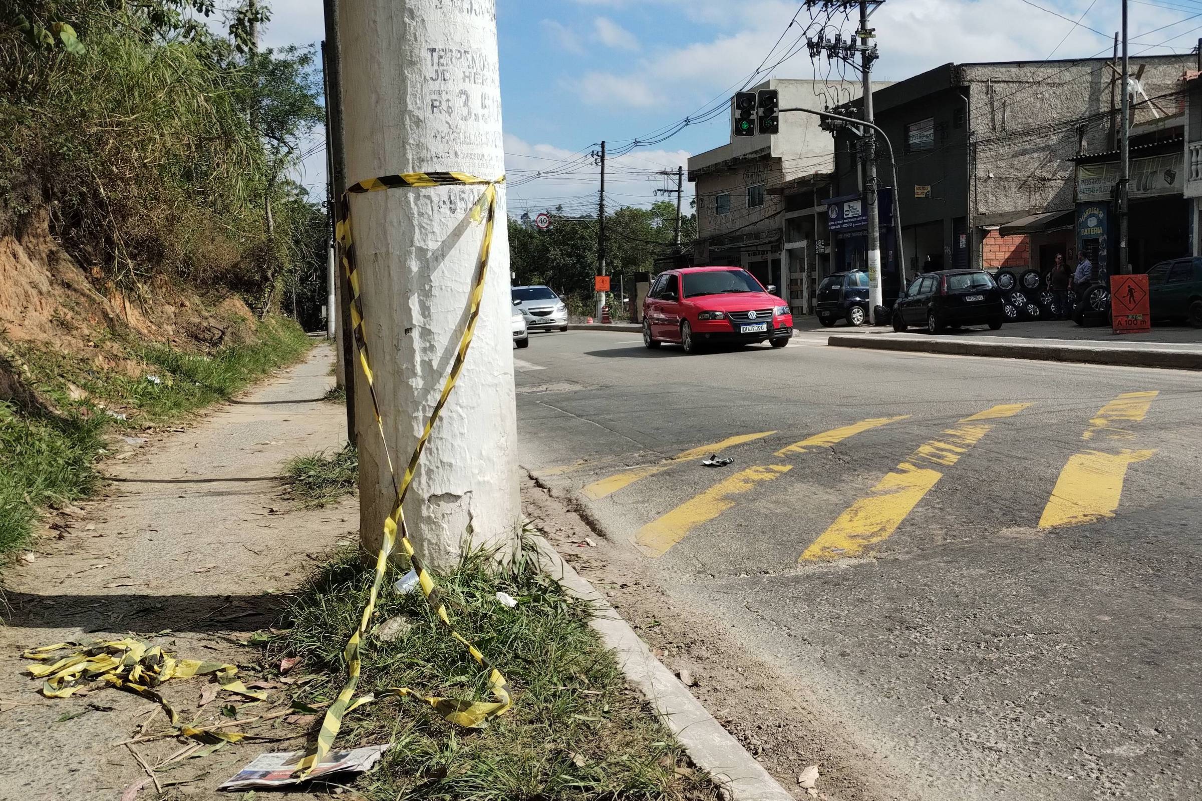 Família procurou marceneiro morto por PM durante madrugada, e irmão reconheceu corpo pelo tênis