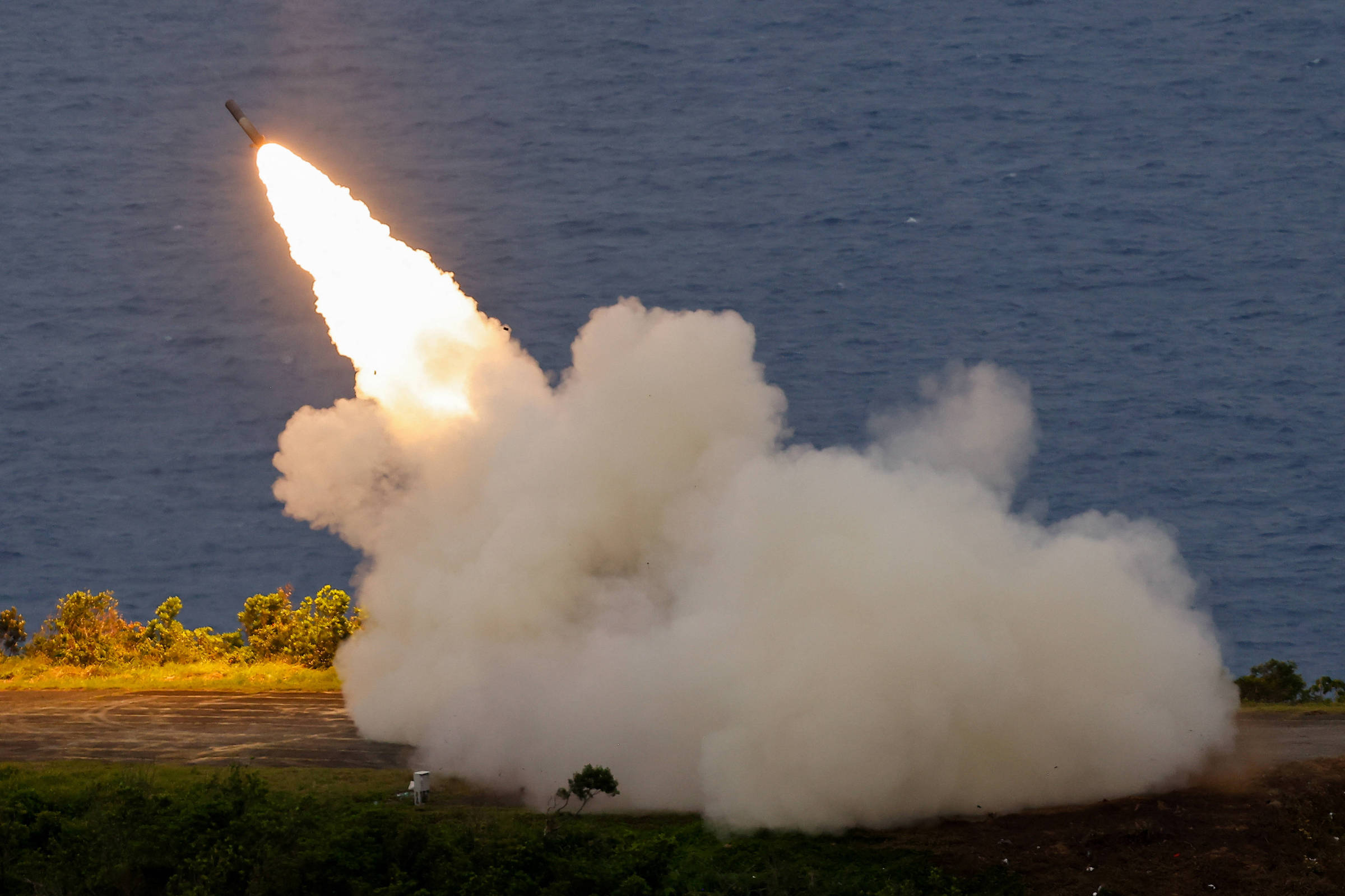 China critica maior exercício militar de Taiwan; tensão chega à Otan