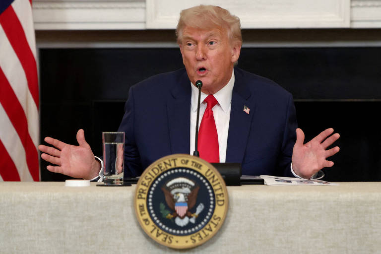 Dólar fecha em queda, a R$ 5,44, após Trump estender prazo para negociações comerciais