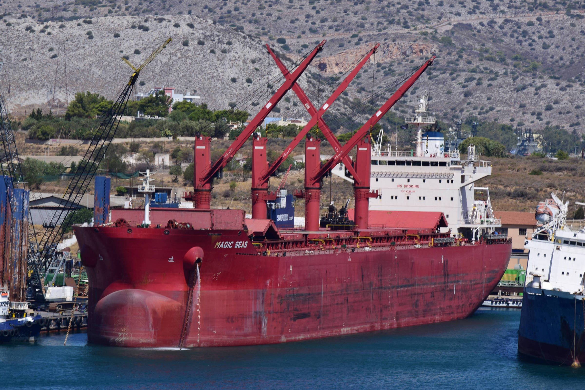 Ataque de rebeldes houthis do Iêmen contra navio mata 2 pessoas no mar Vermelho