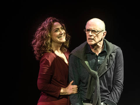 Eliane Giardini e Marcos Caruso na peça 'Intimidade Indecente'