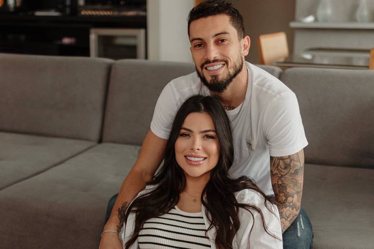 Saiba como é a vida de uma esposa de jogador de futebol de um time de elite