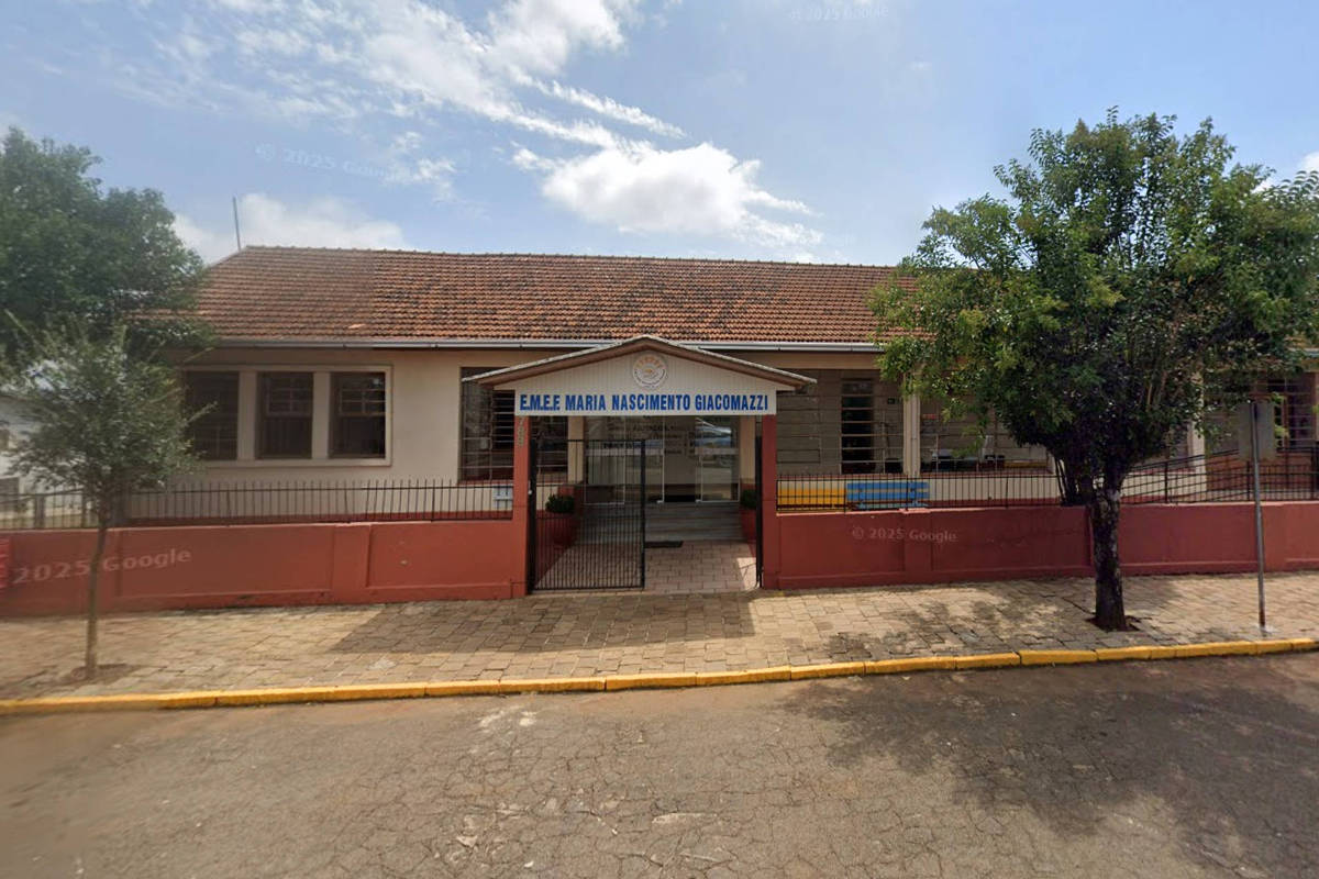 Escola no RS reabre com psicólogos e policiais após morte de aluno em ataque a faca