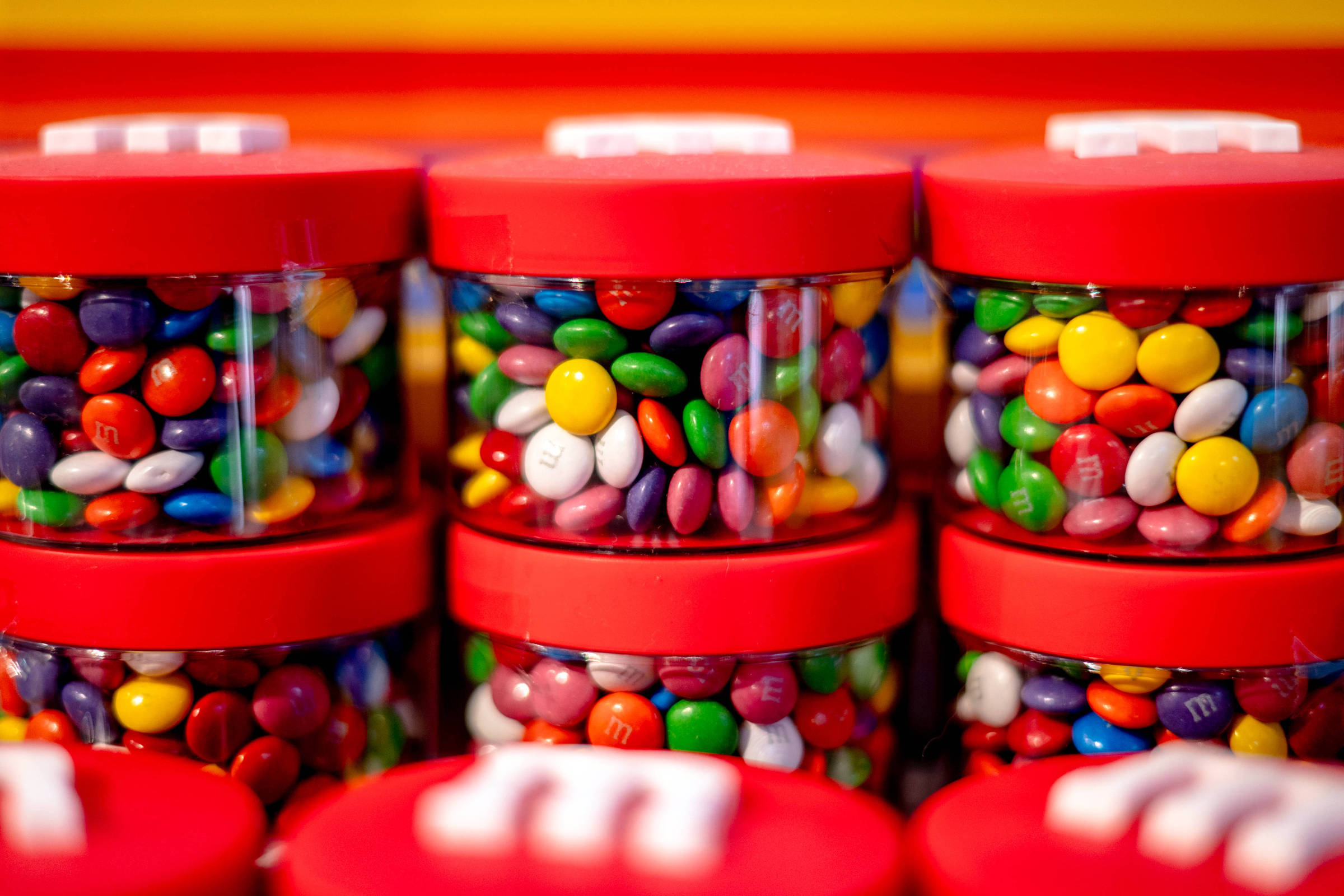 Secretário de Saúde dos EUA enfrenta resistência de M&M's na guerra a corantes