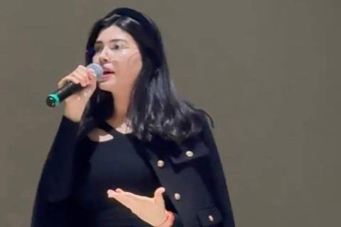 Mariana Ferrer na defesa de seu TCC na faculdade