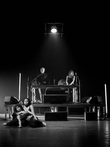 Cena do espetáculo de dança 'Quand J'ai Vu la Mer', de Ali Chahrour