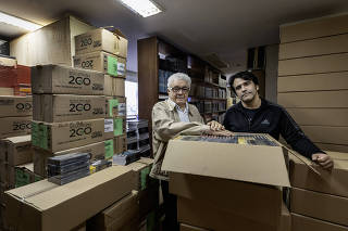 VERSATIL DISTRIBUIDORA  FILMES DVDS