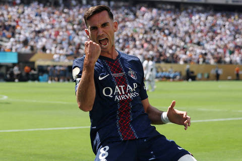 Soccer Football - FIFA Club World Cup - Semi Final - Paris St Germain v Real Madrid - MetLife Stadium, East Rutherford, New Jersey, U.S. - July 9, 2025  Paris St Germain's Fabian Ruiz celebrates scoring their first goal REUTERS/Amanda Perobelli     TPX IMAGES OF THE DAY