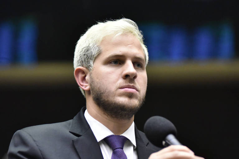 Deputado quer impedir que beneficiários de programas sociais percam telefone por falta de recarga