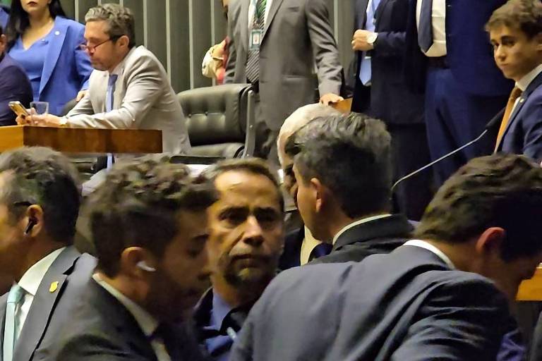 Janones aponta bolsonaristas como agressores em confusão com Nikolas; veja vídeo