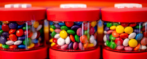 Candy displayed for sale at M&M New York in Times Square in Manhattan on June 30, 2025. Health Secretary Robert F. Kennedy Jr. has used peer pressure to persuade food makers to nix synthetic dyes. The candy industry is holding out, arguing American consumers like bright sweets. (Hilary Swift/The New York Times) ORG XMIT: XNYT0572