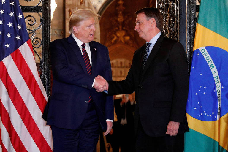 Dólar mais fraco acalma finança e inflação, mesmo com golpes de Trump e dos Bolsonaros