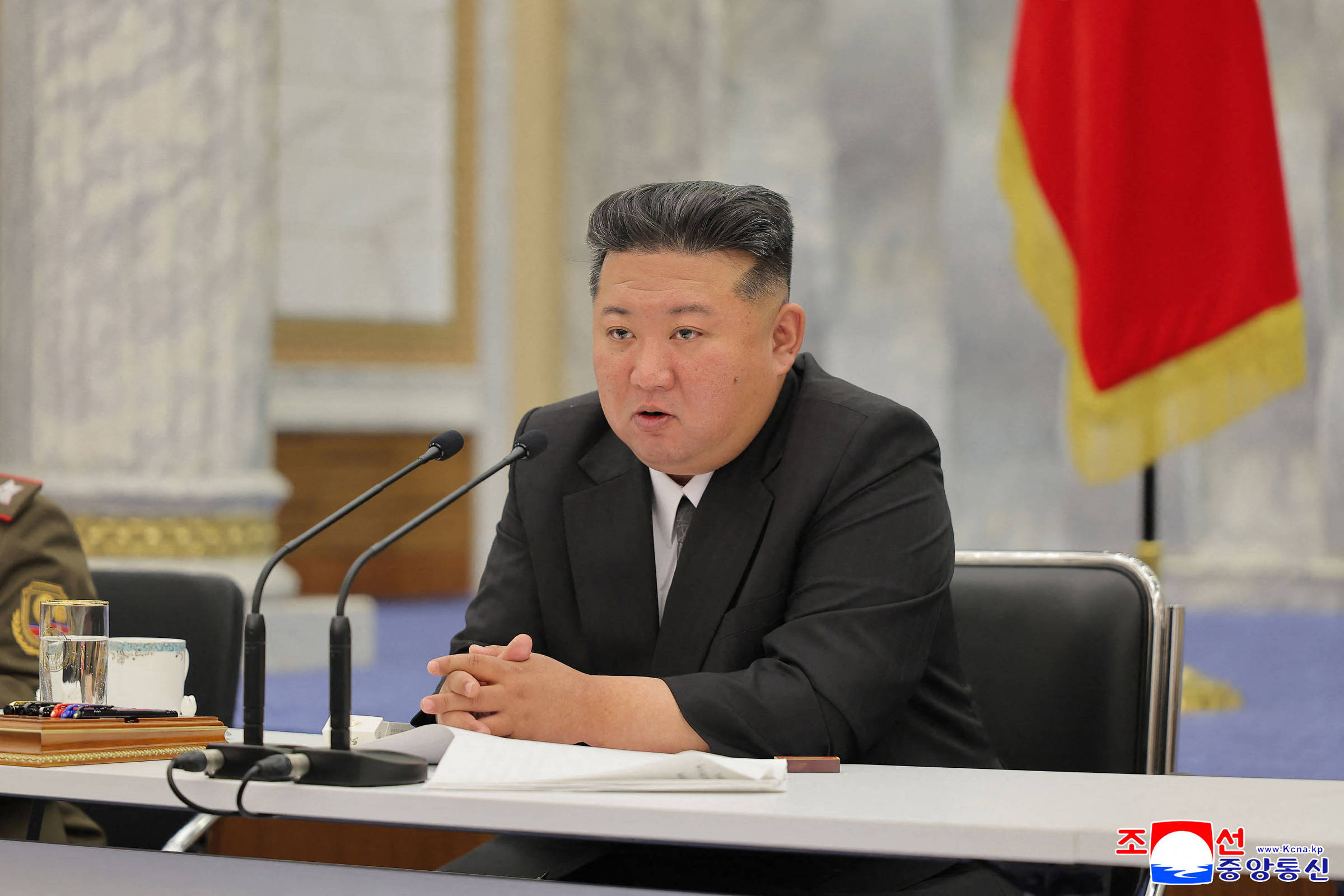 Desertora da Coreia do Norte processa Kim Jong-un por tortura e violência sexual