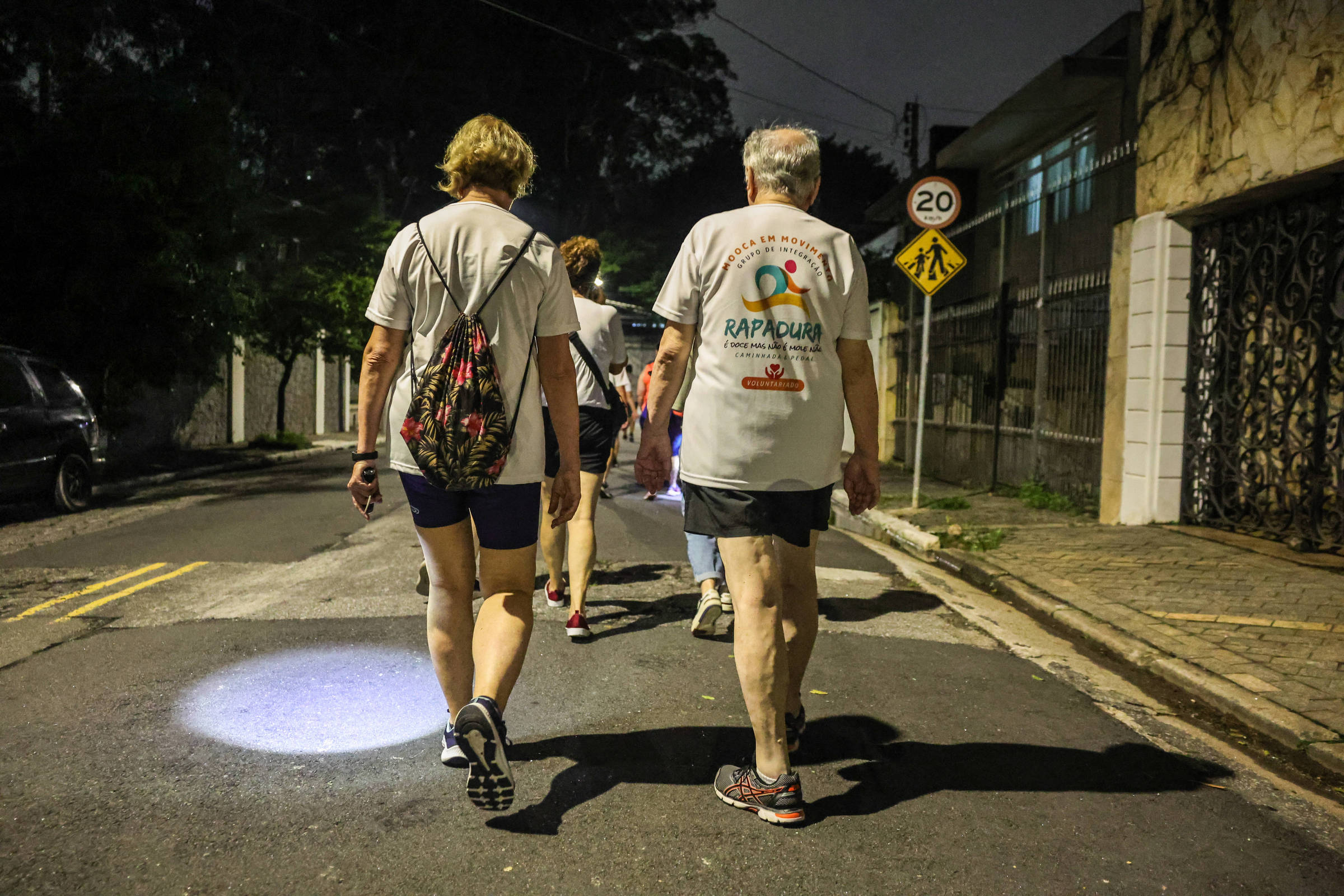 Caminhar 7.000 passos por dia reduz o risco de câncer, aponta estudo