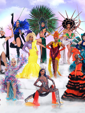 Participantes da segunda temporada do Drag Race Brasil posam para foto