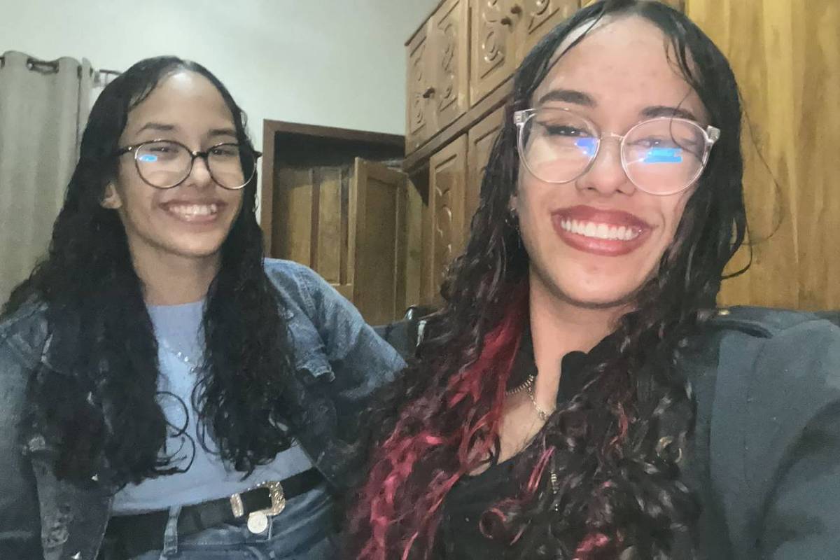 Gêmeas siamesas separadas na infância mantêm rotina de cuidados e de bom humor em Mato Grosso