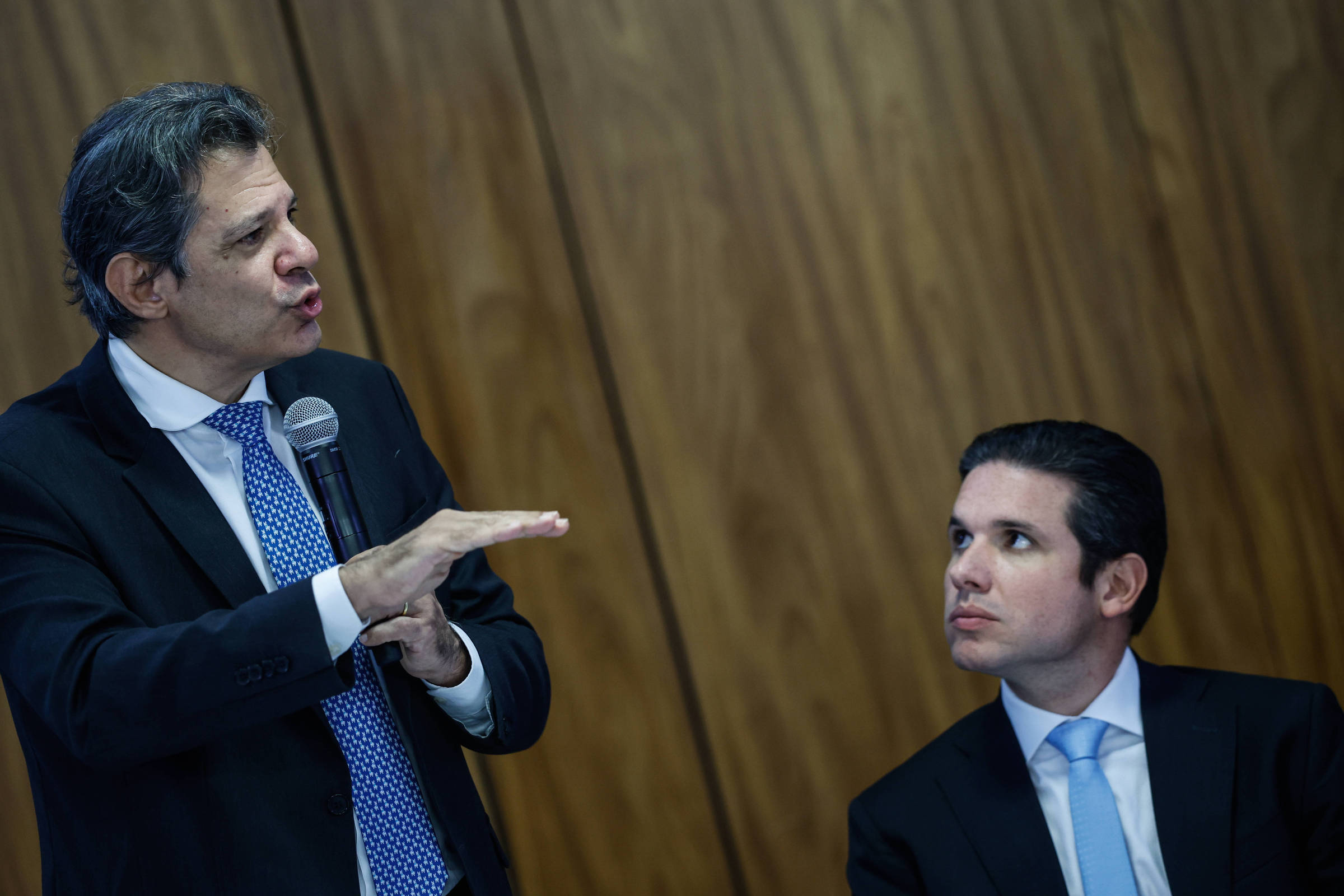Projetos que impõem gastos bilionários para o governo avançam na Câmara