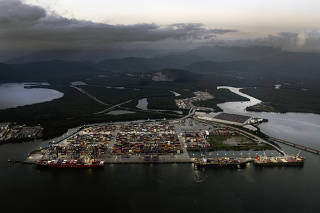 Instalações no porto de Santos