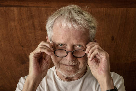 SÃO PAULO / SÃO PAULO / BRASIL - 20/12/18 - :00h - Retrato do crítico, professor de cinema e ator Jean-Claude Bernardet, que está lançando o livro 