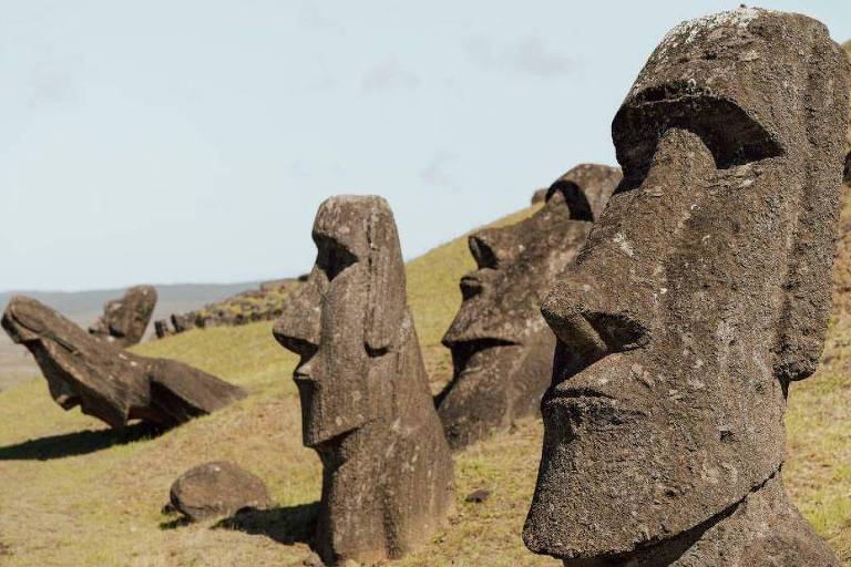 A lenta destruição das estátuas gigantes na Ilha de Páscoa: 'Um dia voltarão ao oceano'