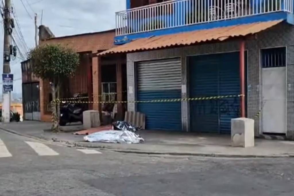 Dois homens morrem baleados após invadirem casa de idosos na zona sul de SP