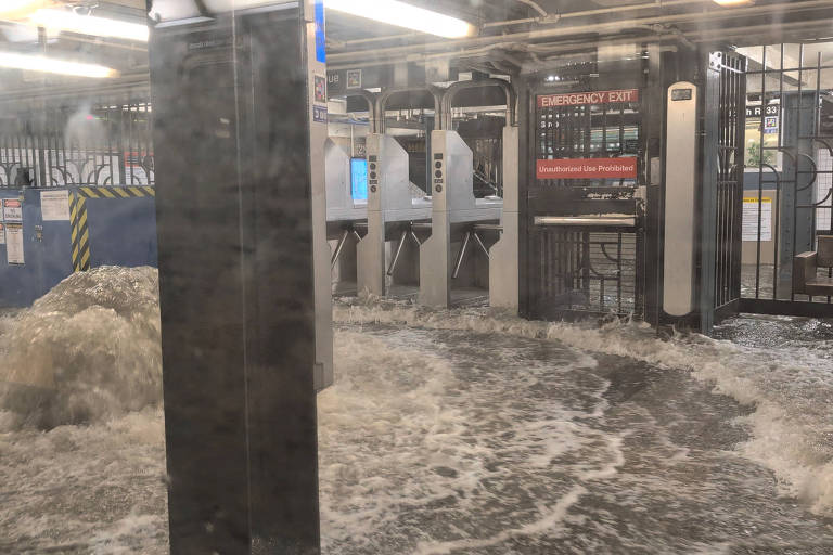 Chuvas matam duas pessoas nos EUA e alagam estação de metrô em Nova York