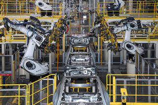 Xinhua Headlines: China's GDP expands 5.3 pct year on year in H1 amid challenges