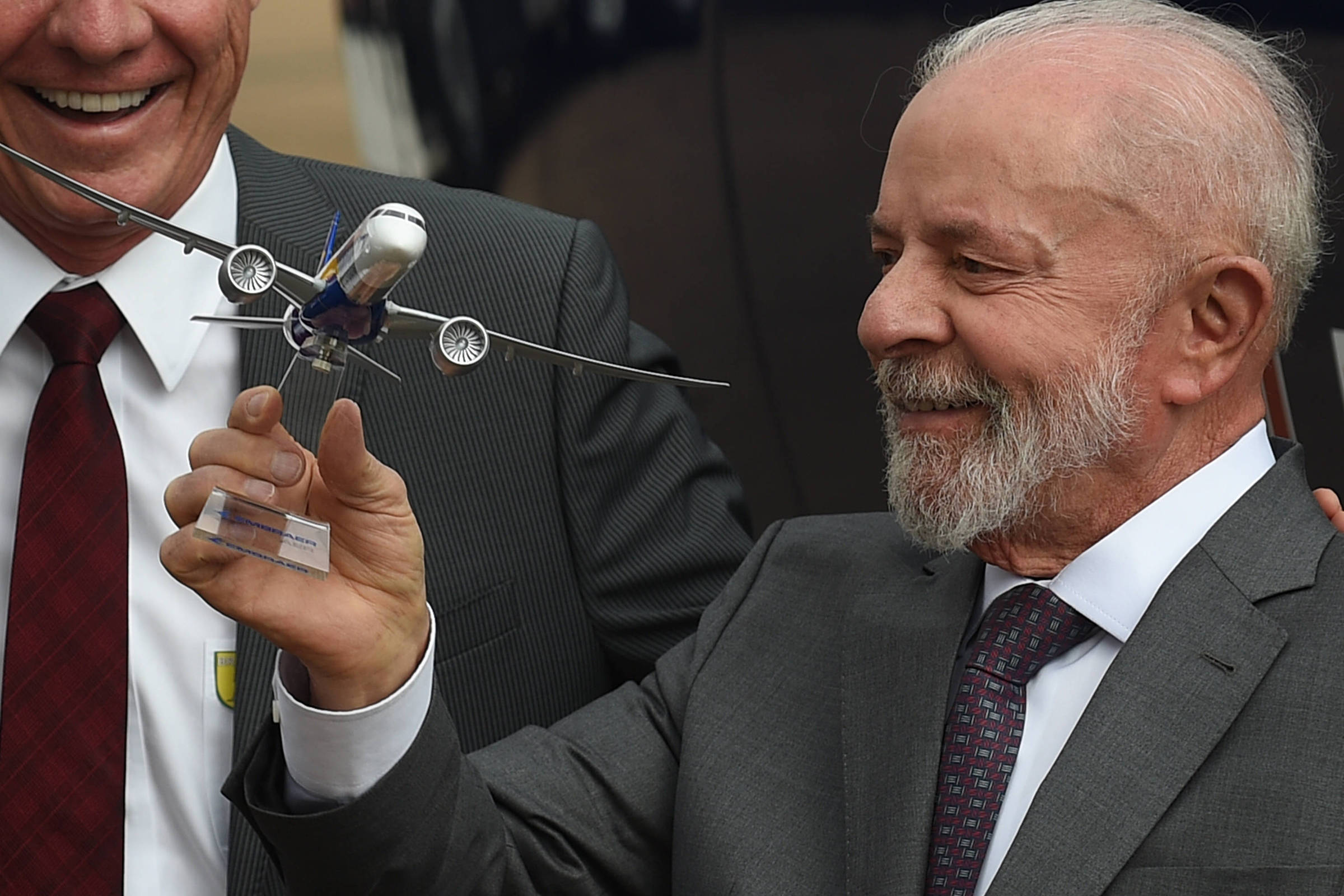 Justiça arquiva ação que acusava Janja e filhos de Lula de usarem aviões da FAB de forma irregular
