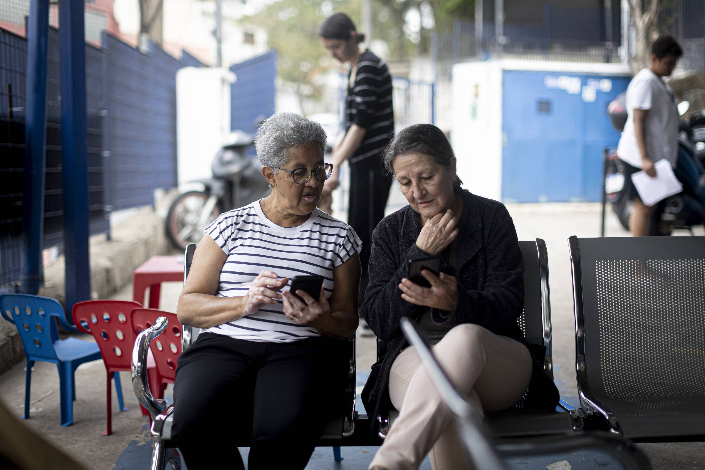 Curso de inclusão digital em UBS de SP aproxima idosos e ajuda a superar isolamento