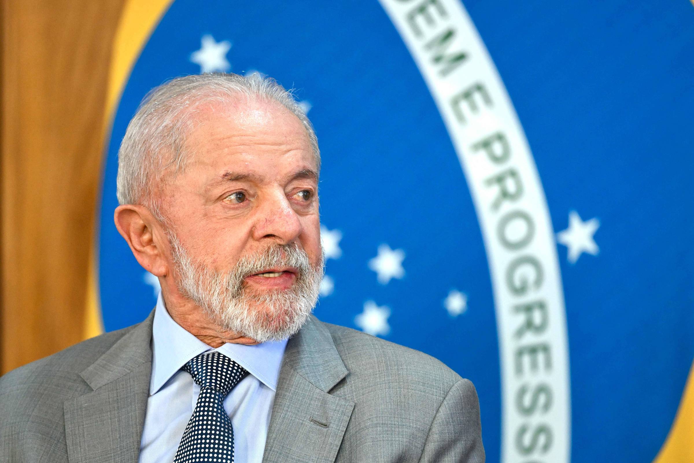 Governo pega carona em trend contra tarifaço de Trump que copia vídeo da CBF