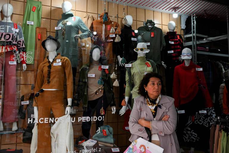 Argentina de Milei é dividida entre quem viaja e consome e quem mal consegue sobreviver