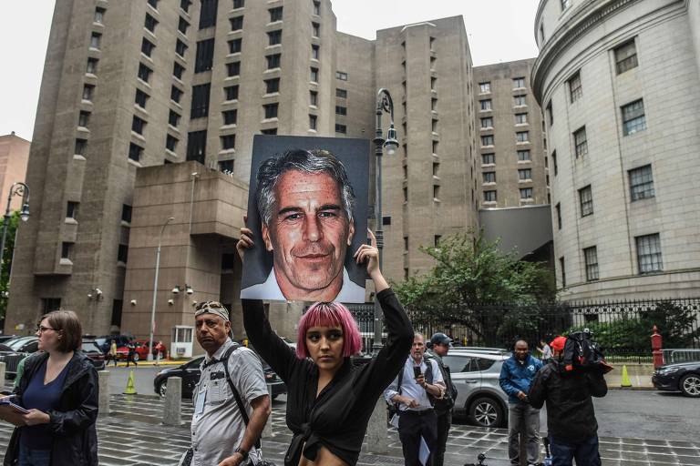 Vídeo de suicídio de Epstein divulgado pelo FBI foi editado, diz revista