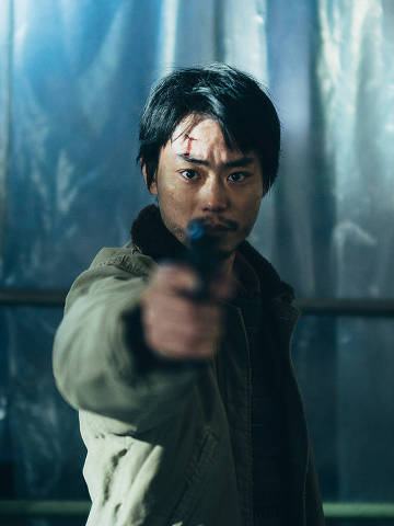 Masaki Suda em cena de 'Cloud', filme de Kiyoshi Kurosawa