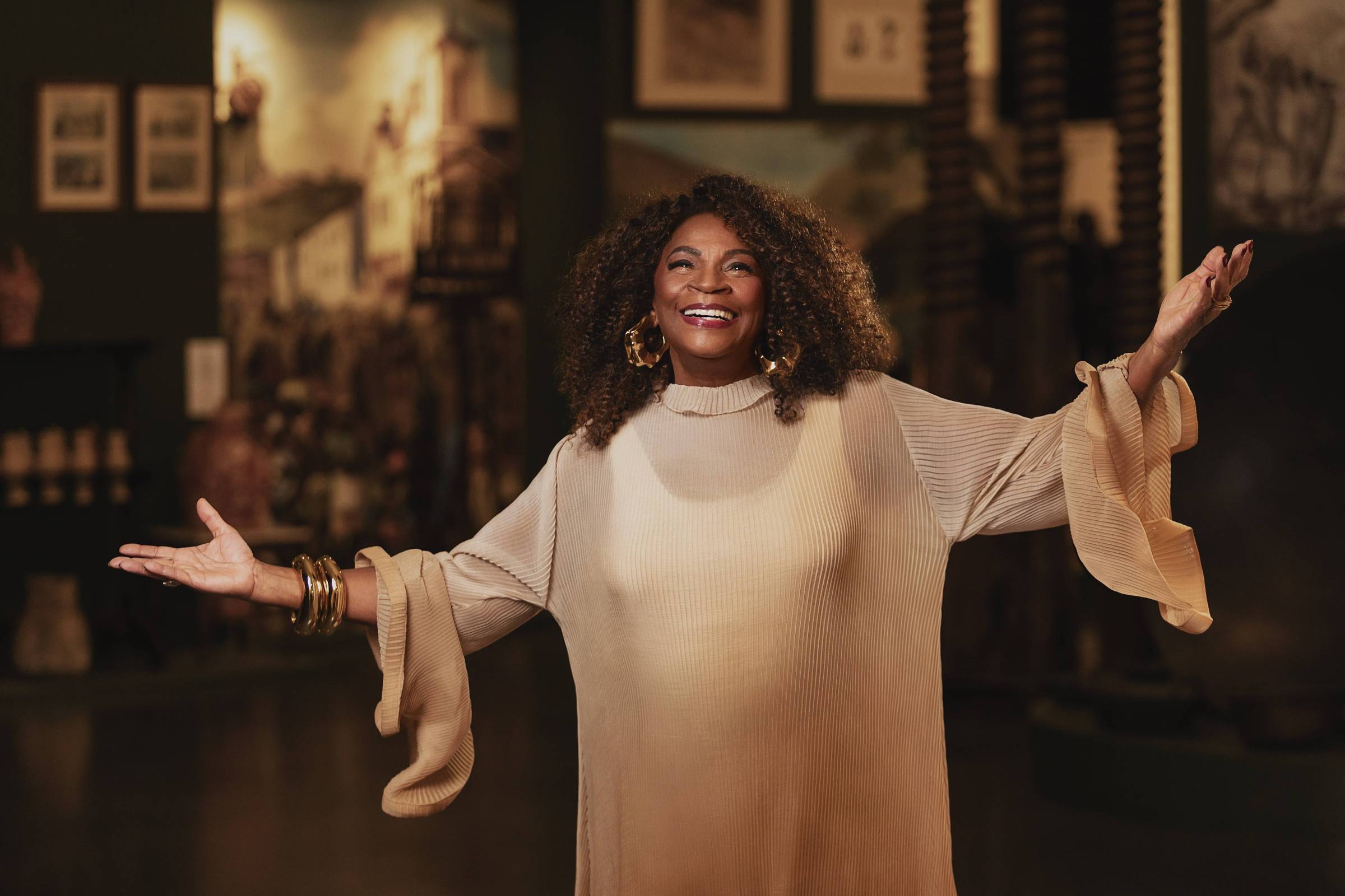 Zezé Motta será homenageada em especial do Dia da Mulher Negra