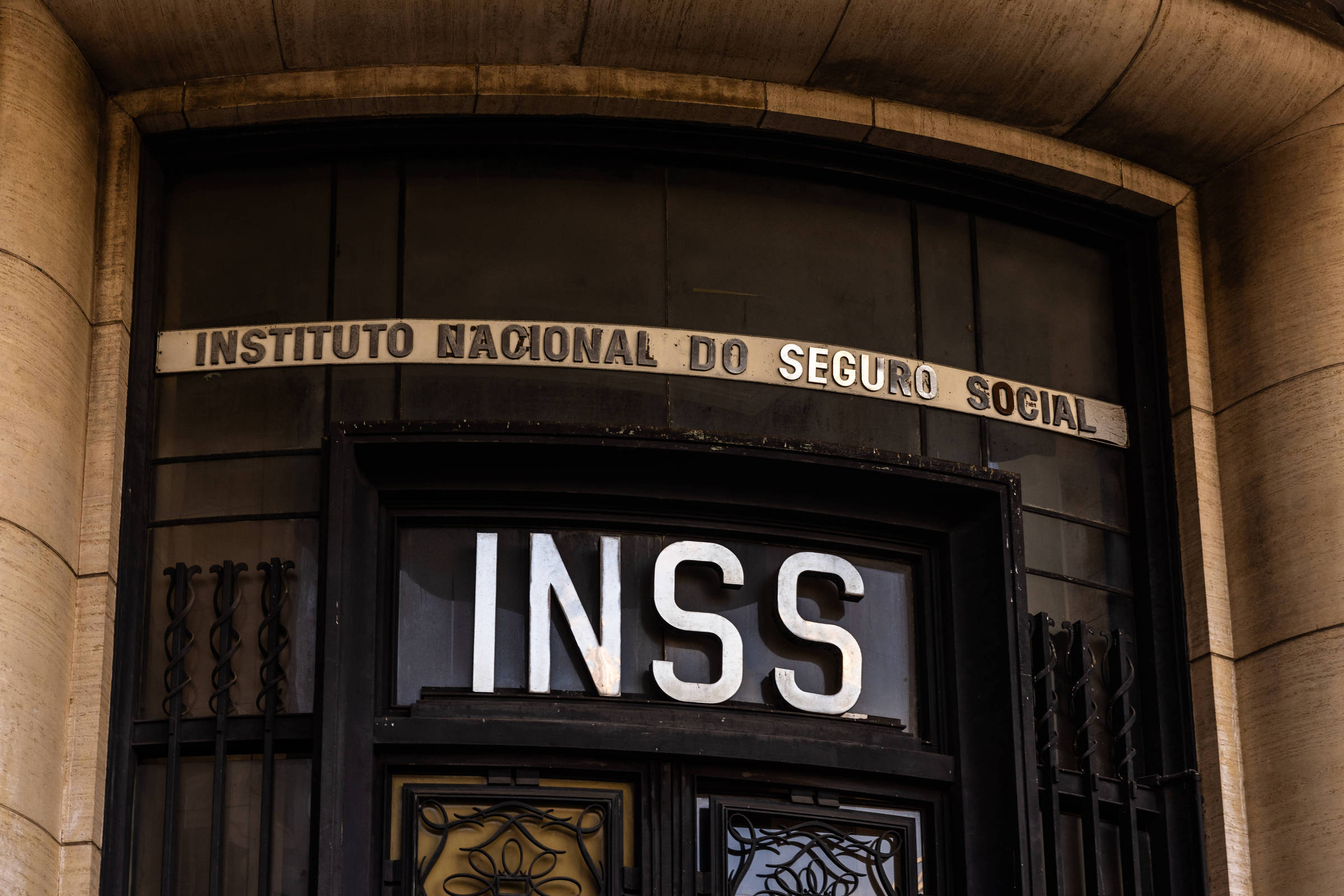 Servidores do INSS temem receber 70% do bônus de outubro por falta de verba