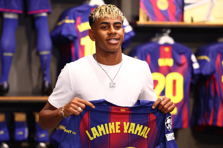 Lamine Yamal assume a camisa 10 do Barcelona e renova até 2031