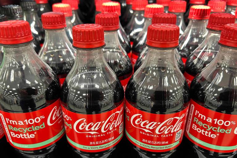 Trump diz que Coca-Cola vai trocar xarope de milho por açúcar de cana na produção dos EUA