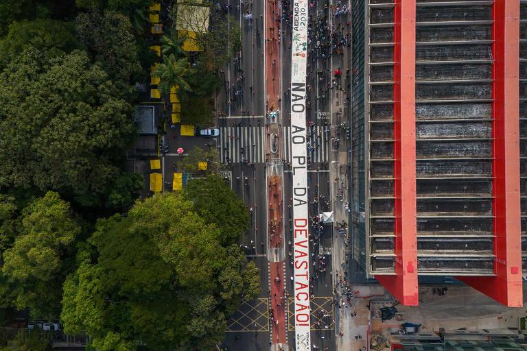 Câmara aprova flexibilização ambiental; governo Lula evita confronto e disputa deve ir ao STF