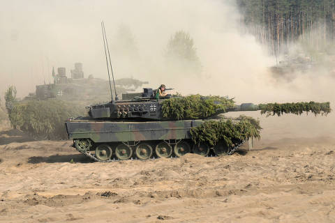 Leopard 2 tanks of the German army participate in the Quadriga 2024 military exercise in Pabrade, Lithuania May 29, 2024. REUTERS/Ints Kalnins ORG XMIT: PPP-INK07