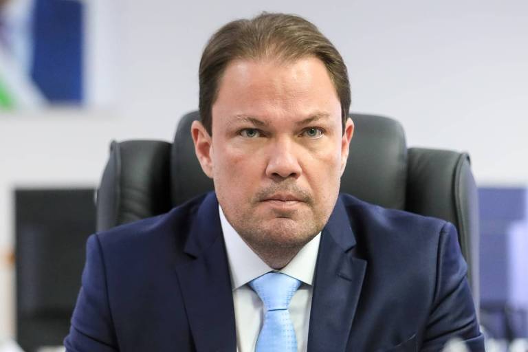 Senador cobra explicações sobre permanência de secretário em cargo público mesmo após condenações