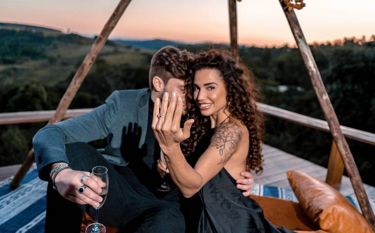 Paula Amorim fica noiva de Breno Simões