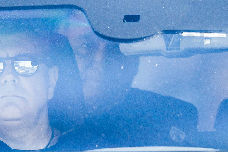 Bolsonarismo vibrou com Trump, rachou e agora vê ex-presidente com tornozeleira; entenda