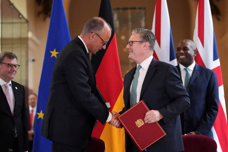 Líderes da Alemanha e do Reino Unido assinam pacto de defesa mútua enquanto EUA se afastam da Europa