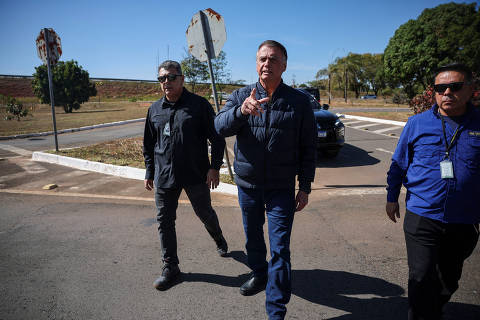 Bolsonaro se diz perseguido, vê 'suprema humilhação' e nega plano para fugir do Brasil