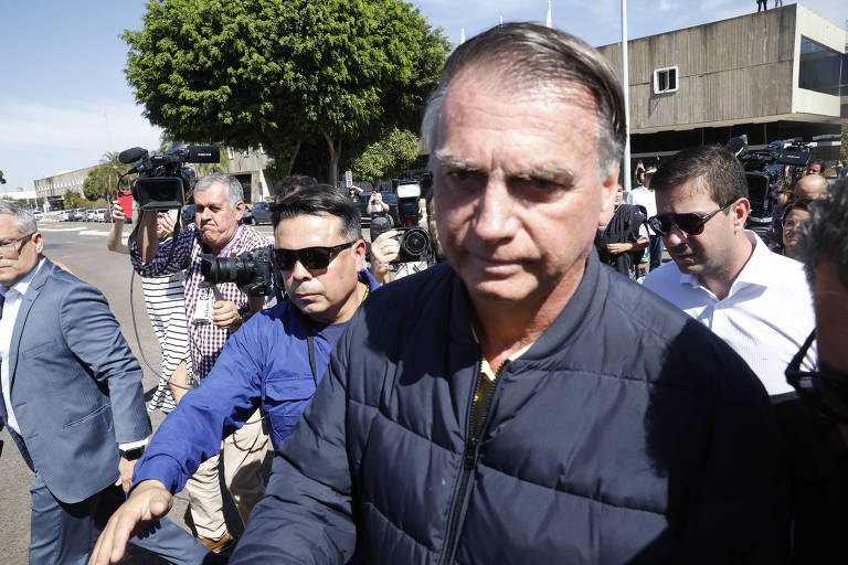 PF apreende pen drive em banheiro na casa de Bolsonaro e cópia de petição contra Moraes
