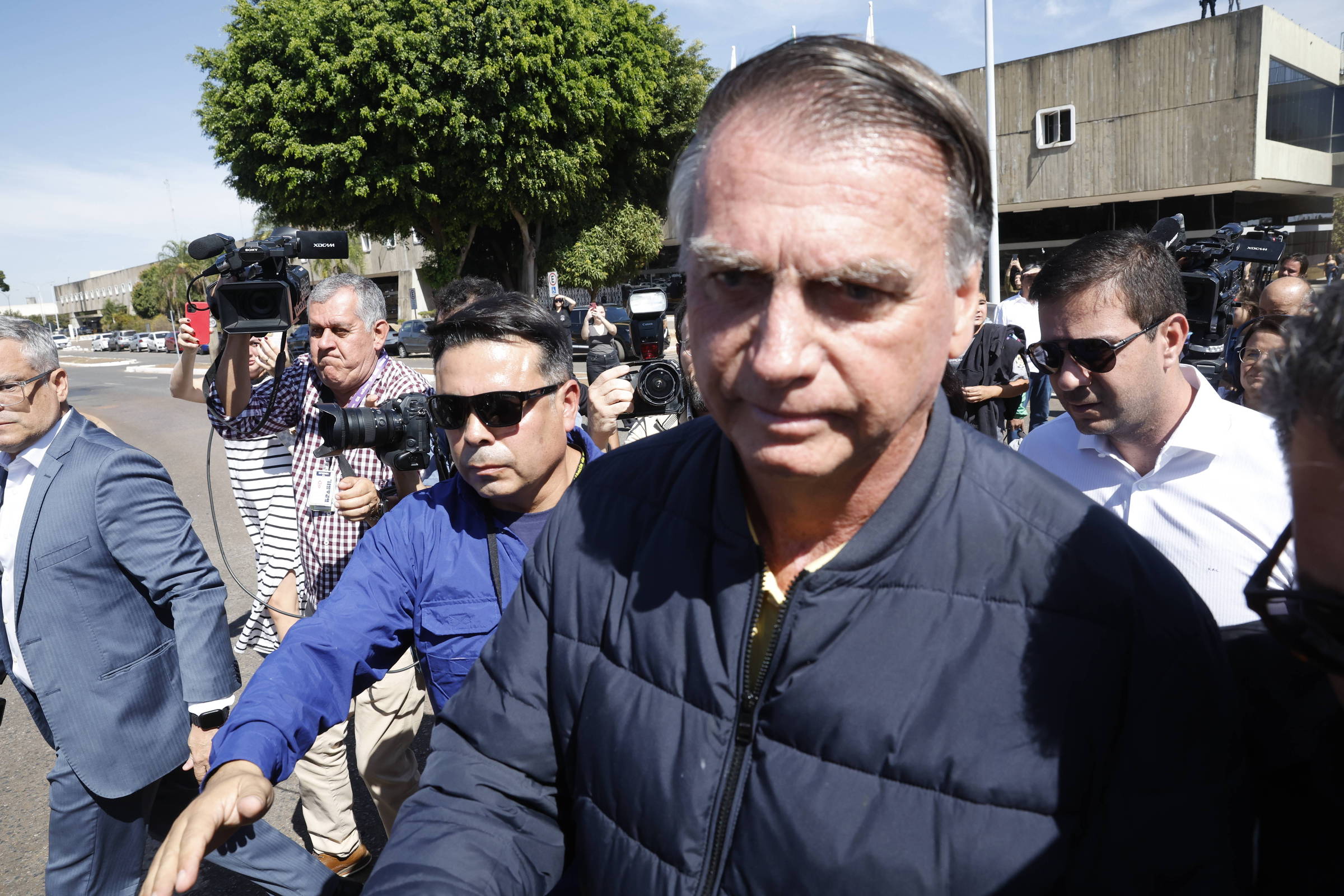 PF apreende na casa de Bolsonaro pen drive e cópia de petição contra Moraes