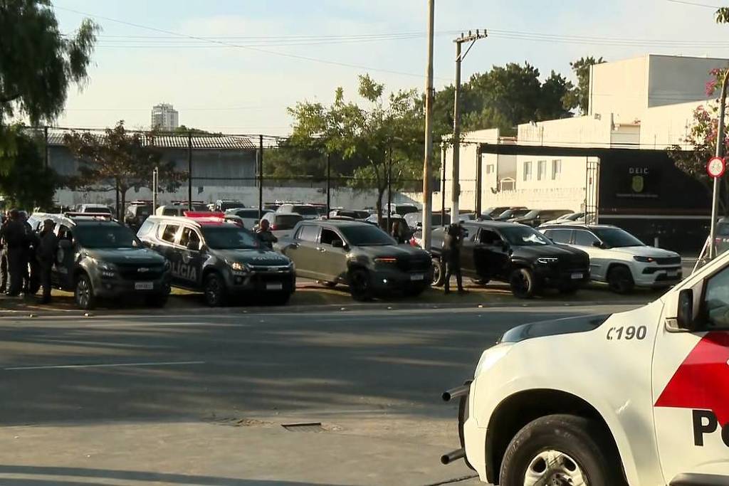 Três carros de luxo são furtados de concessionária no Morumbi, em São Paulo
